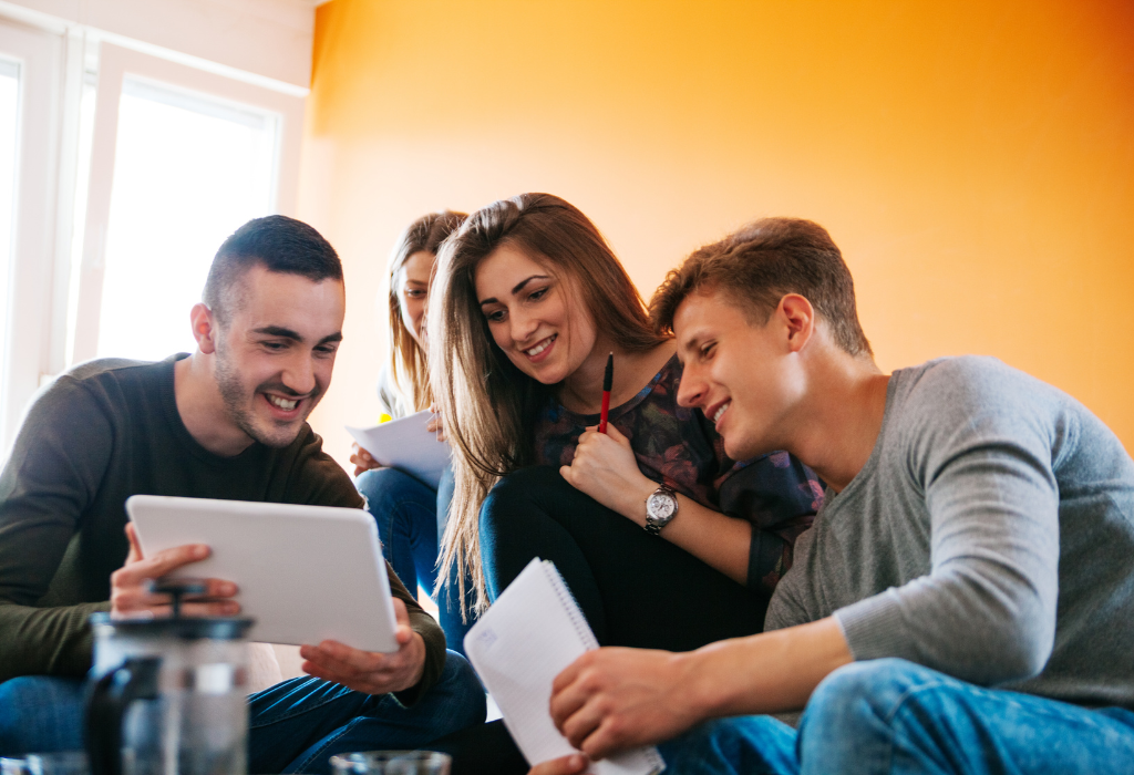 how to use pasar in Spanish